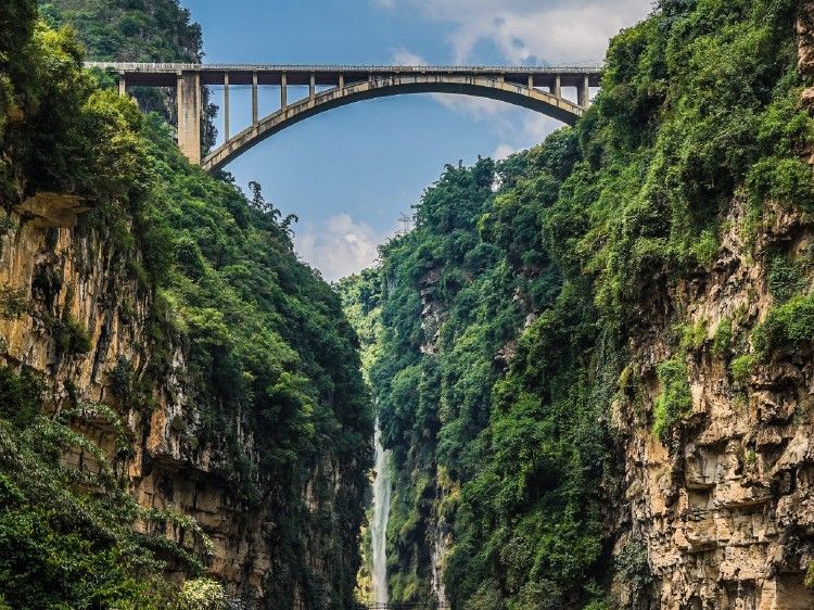 貴州 貴陽馬嶺河大峽谷黃果樹大瀑布千戶苗寨逸遊八天