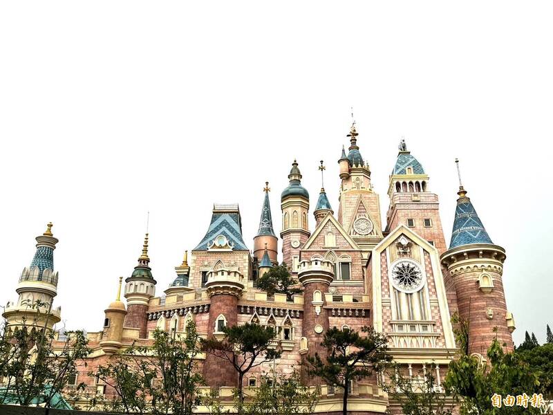 04/3-04/4(四、五) 【清明節連假】最新迪士尼城堡高雄風景區曾文水庫風情二日遊